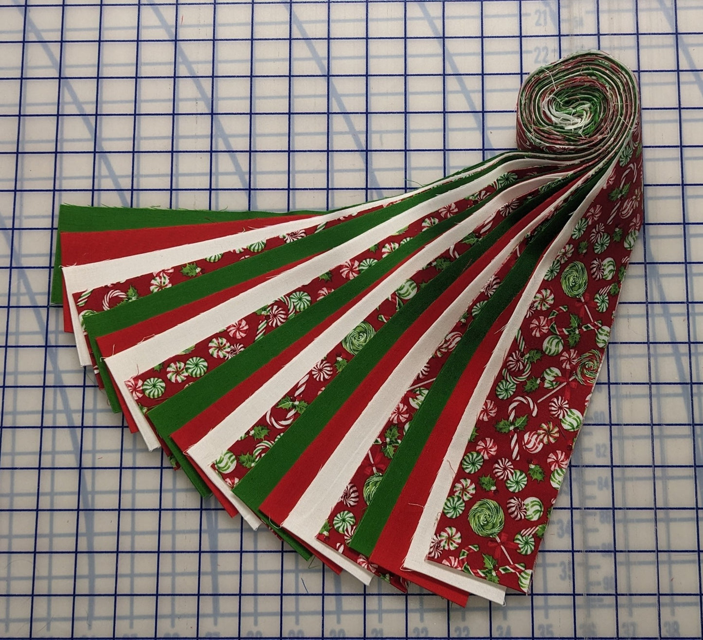 Jelly Roll-Very Minty Christmas-20-2-1/2 Inch Strips